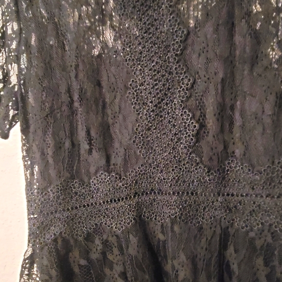 Lulus Women's Short Flirty Lace Dress with Black Lining - Size L - Picture 4 of 8